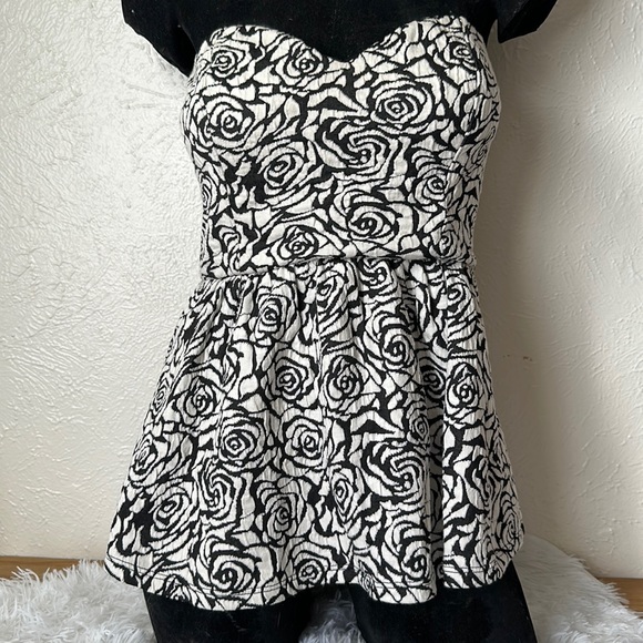 Pins & Needles Tops - Pins And Needles Strapless Elastic-Back Floral Top